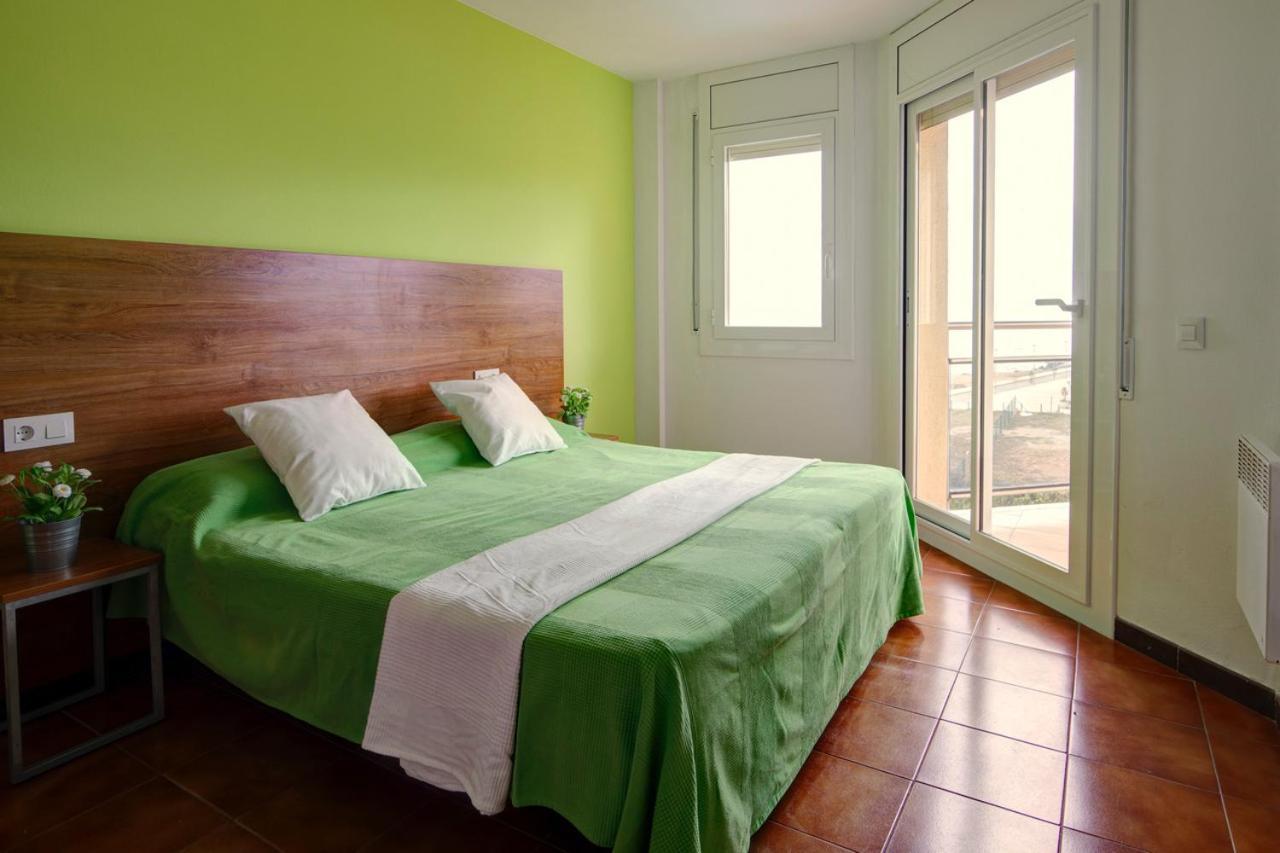 Apartamentos Bon Repos Санта Сузана Екстериор снимка