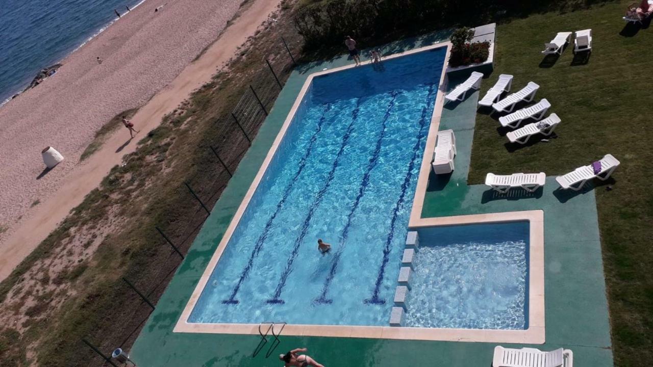 Apartamentos Bon Repos Санта Сузана Екстериор снимка